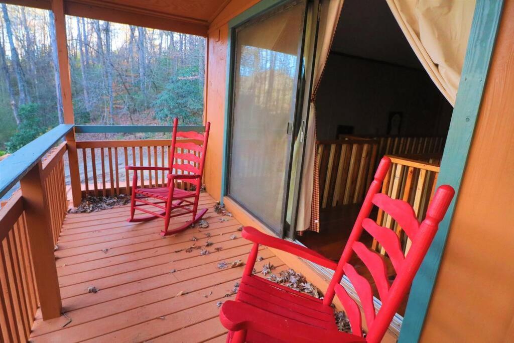 Amazing Cabin Fireplace And Stream #11 Helen Exterior photo