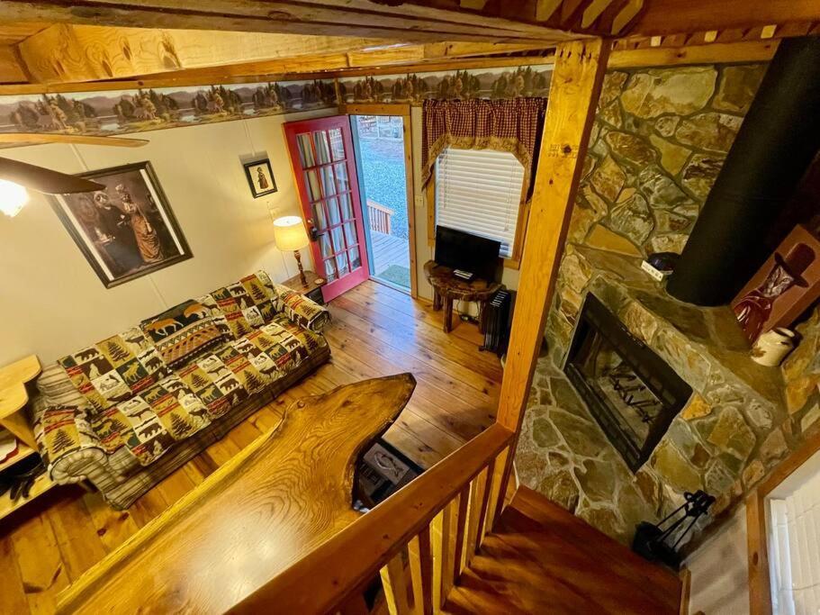 Amazing Cabin Fireplace And Stream #11 Helen Exterior photo